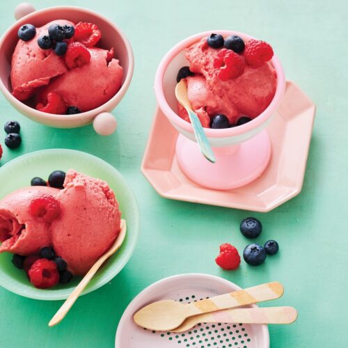 Berry and mango frozen yoghurt