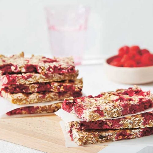 Chewy raspberry oat bars