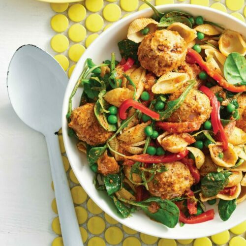 Chicken pesto meatballs with green peas and pasta