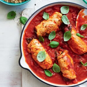 Kale, feta and tomato chicken bundles