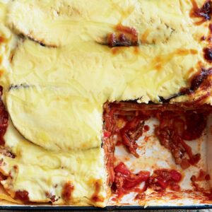 Pork lasagne with yoghurt sauce