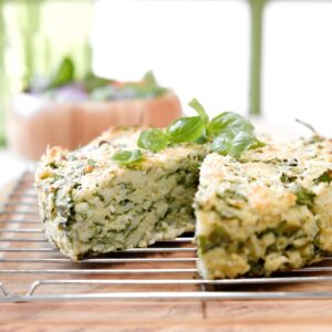 Spinach, pesto and lemon risotto cake